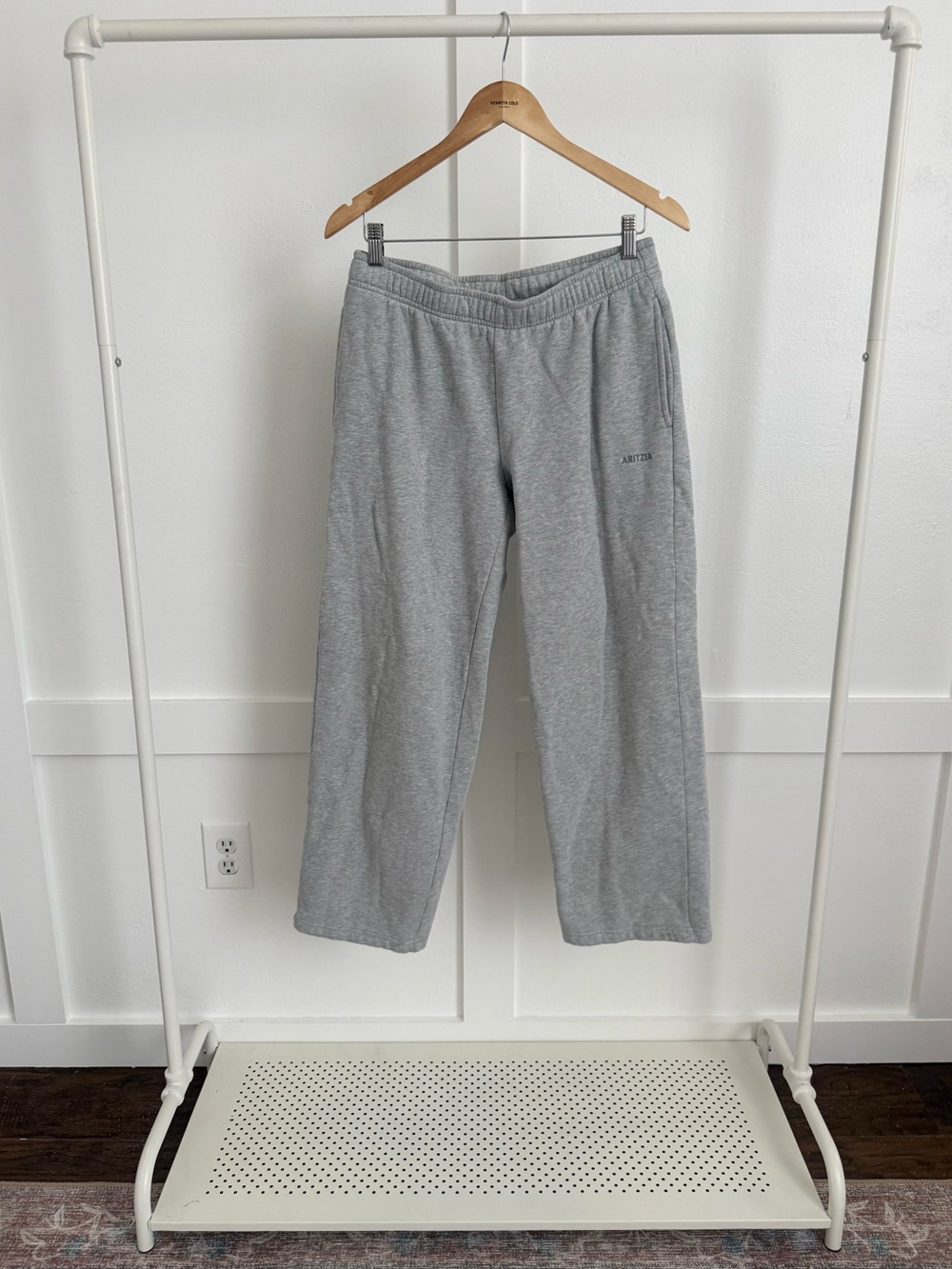 Aritzia Sweatfleece Mega Fit Straight Leg Sweatpants